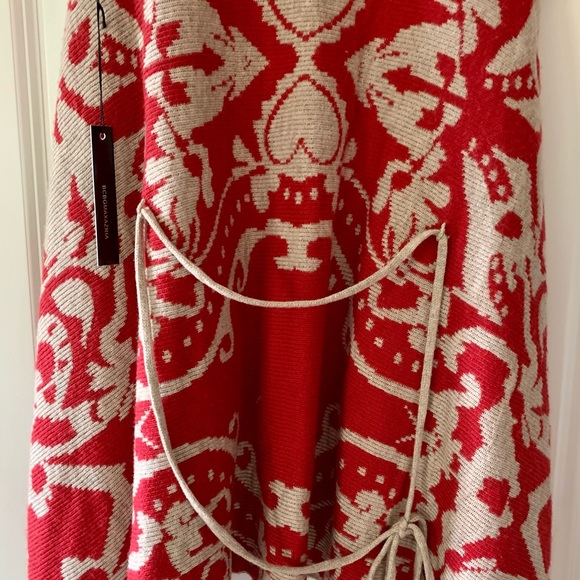 BCBG Maxazria sleeveless knit duster. Self belt included. Beige/red geo print. - Picture 4 of 6